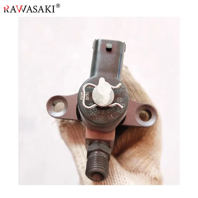 Inyector de combustible común del carril 4M50 de las piezas del motor diesel 0445120048